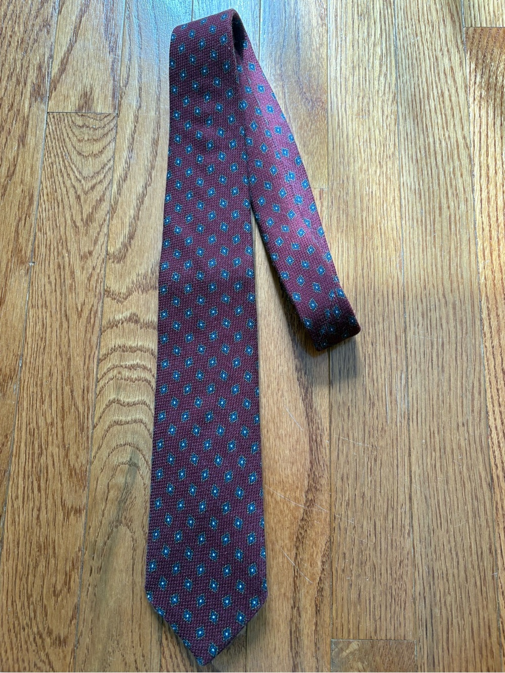 Brooks Brothers Men’s Tie Burgundy Blue Medallion Wool Silk Italy